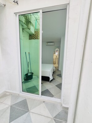 1 غرفة نوم ومكواة/لوح كي وخدمة الإنترنت وملاءات أسرّة