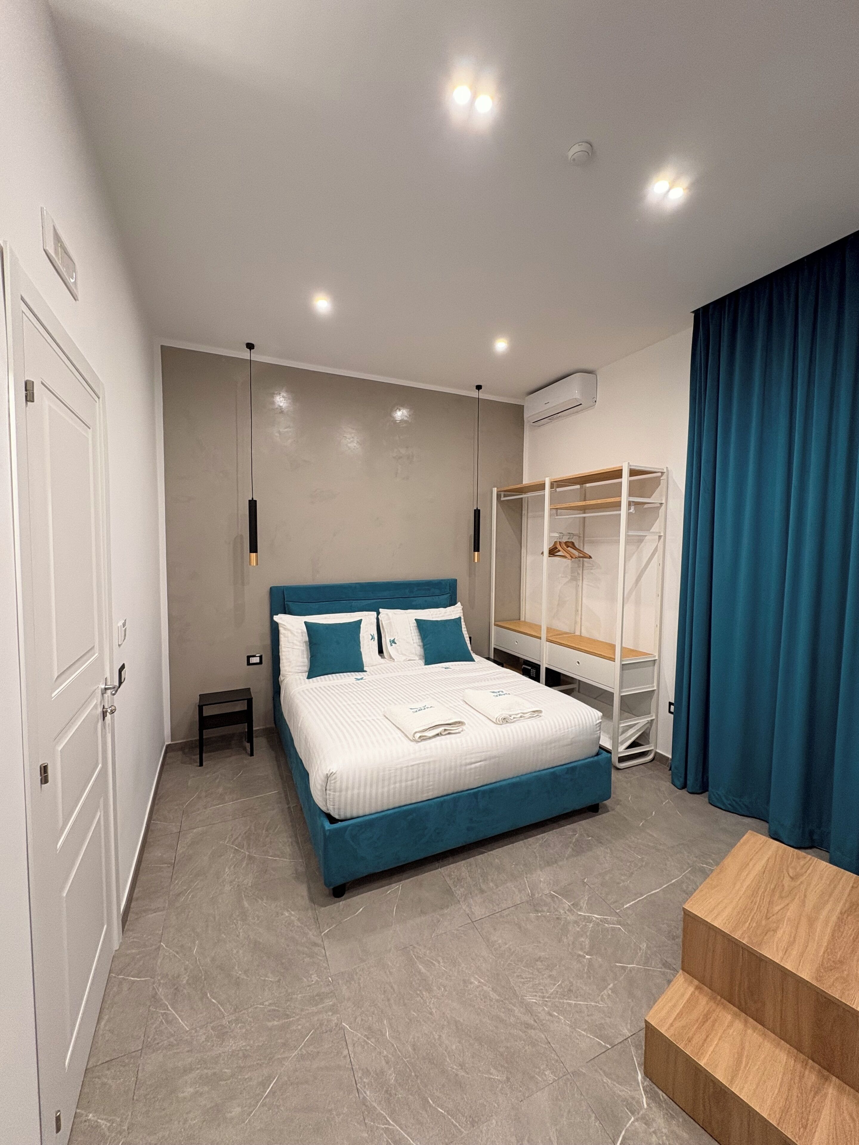 3 bedrooms, internet, bed sheets