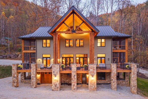 Exterior - The Pinnacle Ridge Lodge (Nelson County)