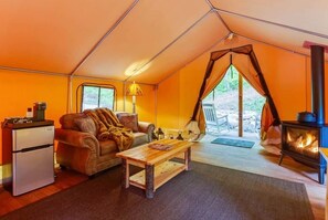 Fireplace - Tye River - Luxury Glamping in VA (Nelson County)