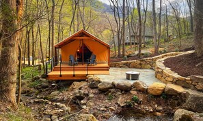 Terrace/patio - Tye River - Luxury Glamping in VA (Nelson County)