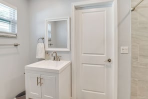 Hair dryer, towels - 2 Mi to Bayfront Park: Charming Couple's Getaway (Sarasota)