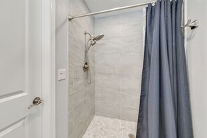 Hair dryer, towels - 2 Mi to Bayfront Park: Charming Couple's Getaway (Sarasota)