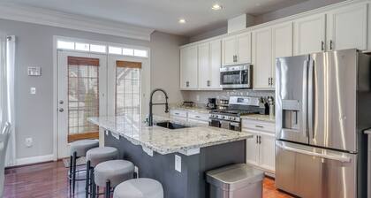 DC Area Base w/ Easy Transit Access + Game Room