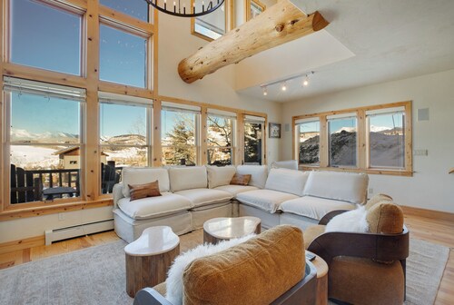 Walk to Lift! Luxe, Updated CBMR Home w/ Mtn Views