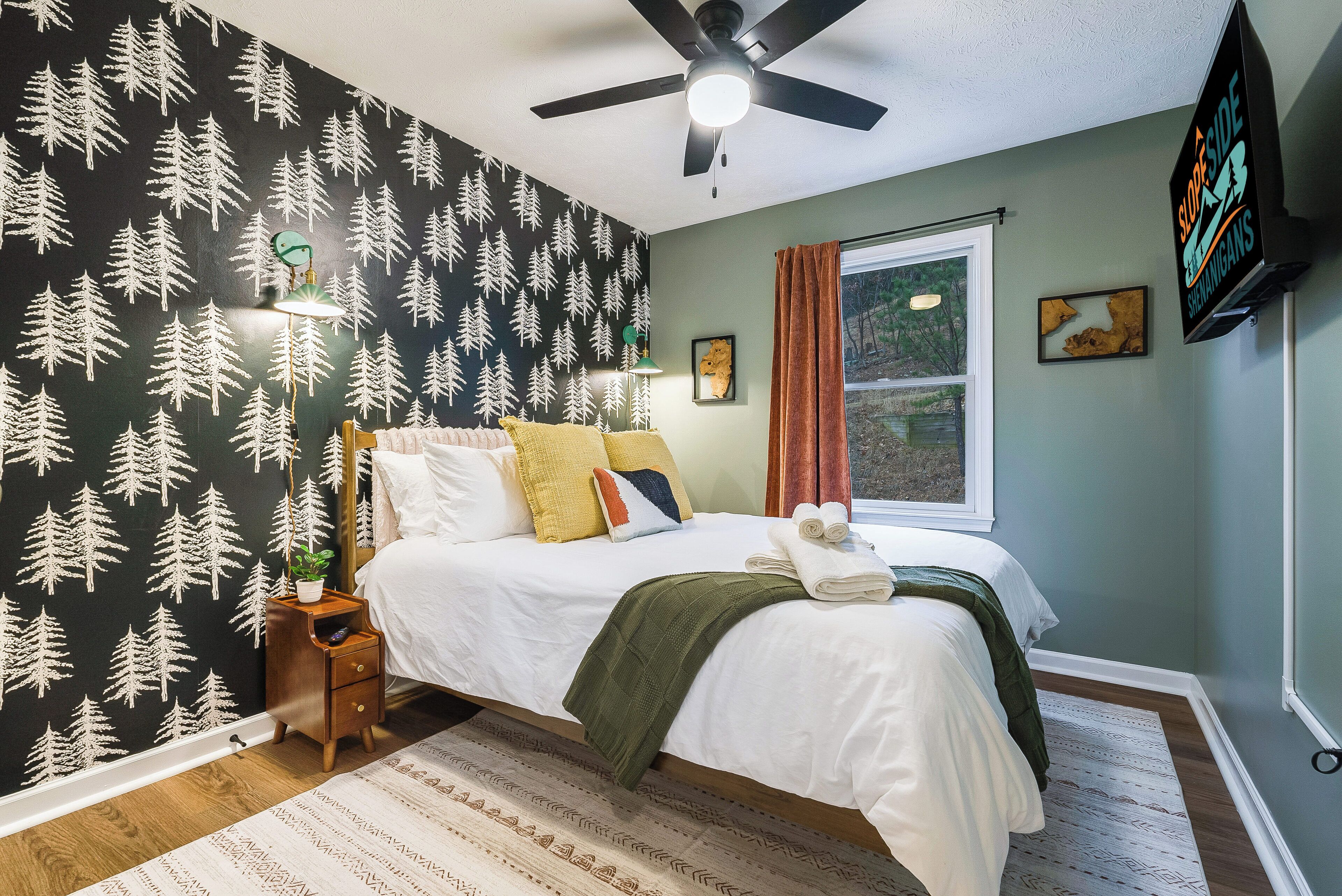 3 bedrooms, iron/ironing board, WiFi, bed sheets