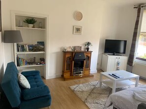 Living area - Edinburgh Holiday Home with Free Parking 5min to Edinburgh Waverly. (Musselburgh)