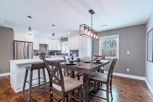 4 Bd Paradise Gorgeous Design Close to All!