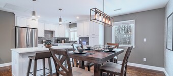 4 Bd Paradise Gorgeous Design Close to All!