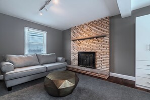 Smart TV - 4 Bd Paradise Gorgeous Design Close to All! (New Windsor)