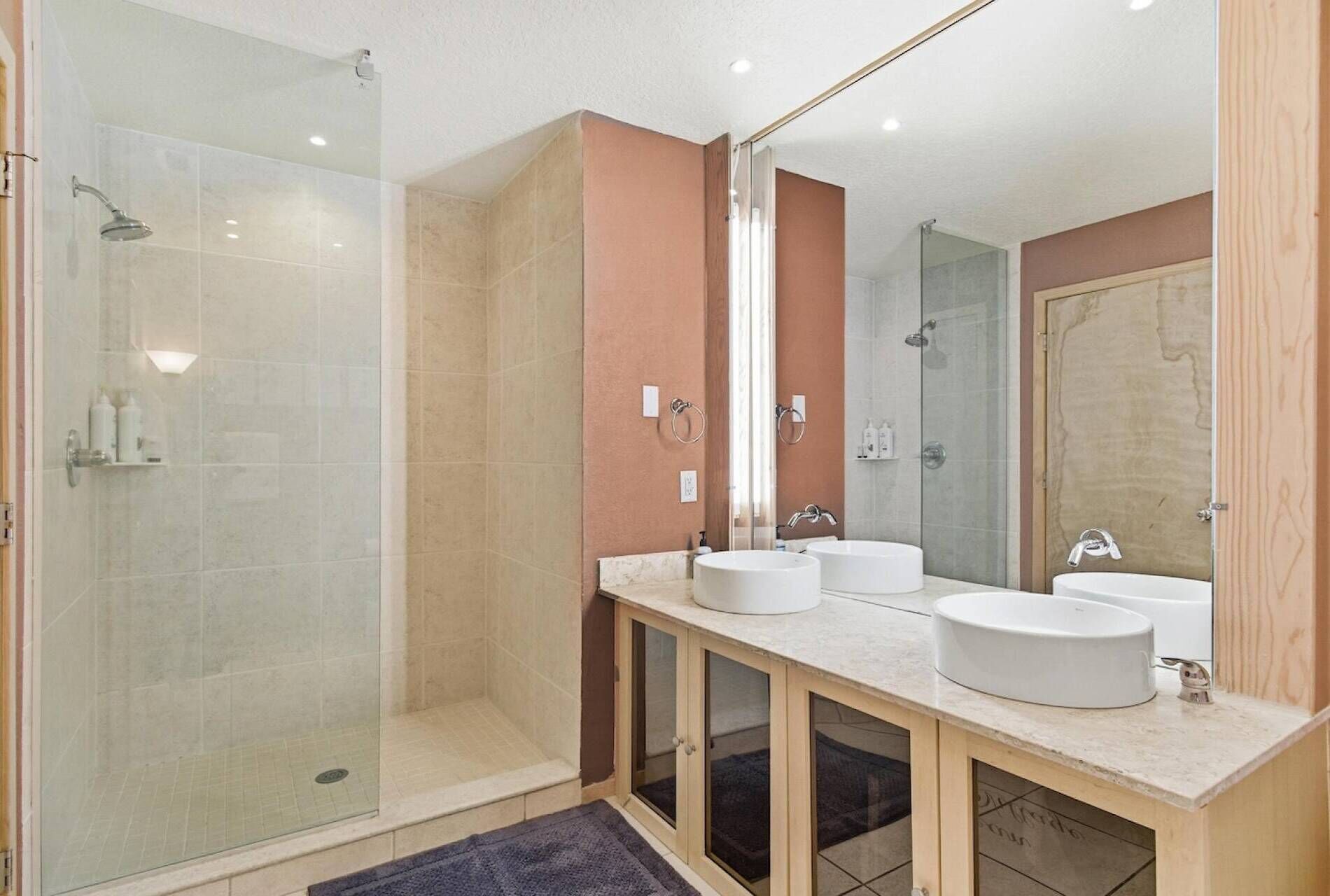 Shower, towels, shampoo