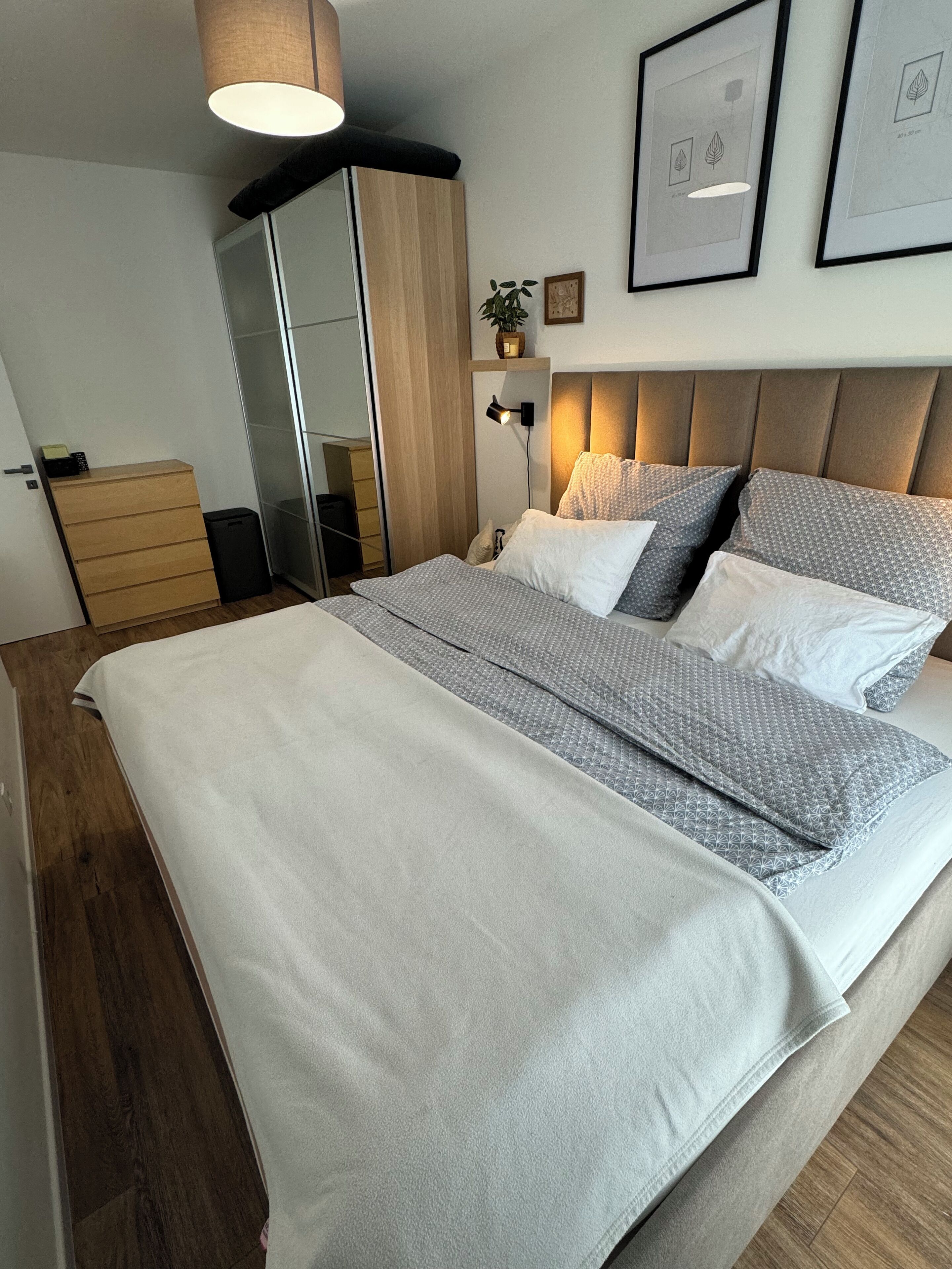 Iron/ironing board, WiFi, bed sheets