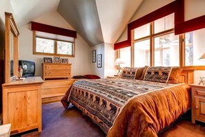 In-room safe, desk, iron/ironing board, free WiFi