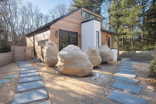 East Hampton Oasis: Indulge in Unrivaled Luxury Steps from the Sand