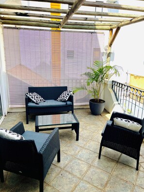 Terrace/patio - Perfect Modern Holiday Home for 7 in Flic En Flac (Flic en Flac)