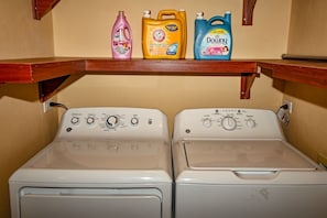 Interior - Perfect 2-bedroom apartment with AC in charming The Farrington (The Valley)