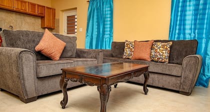 Perfect 2-bedroom apartment with AC in charming The Farrington