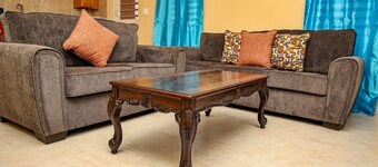 Perfect 2-bedroom apartment with AC in charming The Farrington