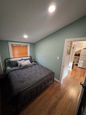 1 bedroom, WiFi, bed sheets - Contemporary Countryside Home, Minutes to Concord (Loudon)