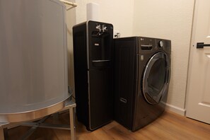 Interior - 2 bedroom stylish home with entertainment Room and in prime Houston location (Houston)