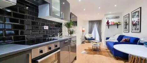 Mikrobølgeovn, ovn og kokeplater