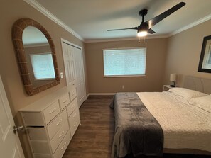 4 bedrooms, WiFi, bed sheets - Home away from home. 4 bedrooms and 3 full bathrooms and fenced in backyard (North Little Rock)