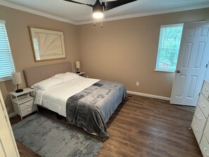 4 bedrooms, WiFi, bed sheets