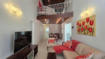 Casa conforto, várias camas, piscina particular | Sala de estar