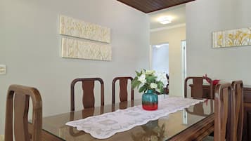 Casa conforto, várias camas, piscina particular | Sala de estar