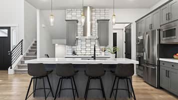 House (5 Bedrooms) | Interior