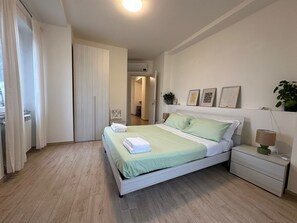 Luxury Room, 1 Queen Bed, Non Smoking, Lake View | Free WiFi, bed sheets - Il Sogno del Lago bedbikeitalia (Anguillara Sabazia)