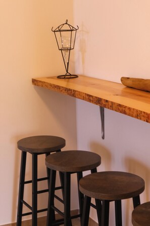 Standard-Doppelzimmer, Terrasse, Seeblick | Wohnbereich