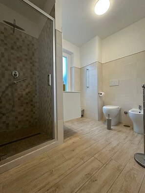 Shower, free toiletries, hair dryer, towels - Il Sogno del Lago bedbikeitalia (Anguillara Sabazia)