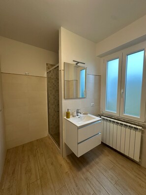 Bathroom - Il Sogno del Lago bedbikeitalia (Anguillara Sabazia)