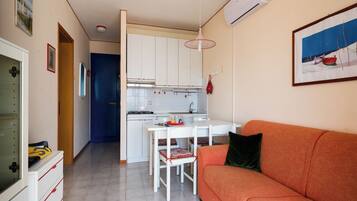 Appartamento, 1 camera da letto, balcone, vista città | 2 camere
