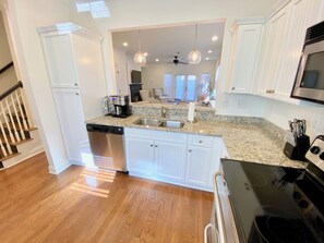 Fridge, microwave, oven, stovetop - Reedy River Retreat - Walk to Everything Downtown (Greenville)