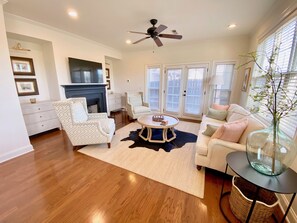 Smart TV, fireplace