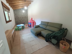 Smart TV, fireplace - Rural House **** With heated swimming pool and hydromassage in the heart of the Palencia Mountains. (La Lastra)