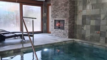 Lämmitetty uima-allas