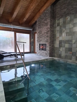 A heated pool - Rural House **** With heated swimming pool and hydromassage in the heart of the Palencia Mountains. (La Lastra)