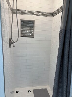 Shower, hair dryer - Cozy 1-bedroom beach cottage located two blocks form the beach! (Gulfport)