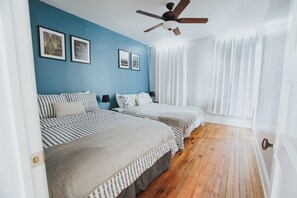 3 bedrooms, WiFi, bed sheets - 3-Min Walk to H St, Modern House, Parking Included (Washington)