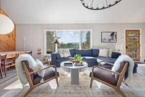 TV, fireplace, table football, stereo - Peakview Lodge: Hot Tub - Sauna - Fire Pit - Ski - Mt. Snow (Wilmington)