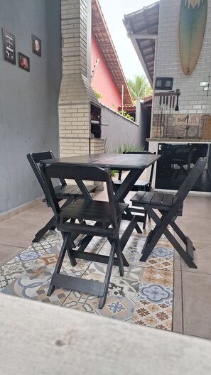 Outdoor dining - Beach house with pool in Itanhaém, 3 blocks from the beach by casa nuvolli (Itanhaém)