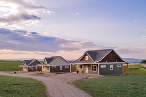 Exterior - New! Modern Retreat, Mountain Views, Ski, Hike, Fireplace 10 mi downtown Bozeman (Bozeman)