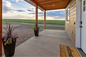 Property grounds - New! Modern Retreat, Mountain Views, Ski, Hike, Fireplace 10 mi downtown Bozeman (Bozeman)