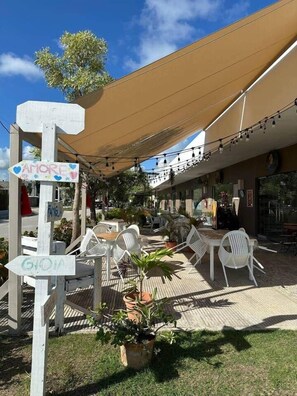 Outdoor dining - Cozy Garden Apartment with BBQ – Punta Cana (Punta Cana)