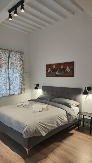 Deluxe driepersoonskamer | Geluiddichte muren, gratis wifi