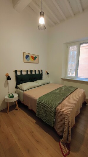 Superior-Apartment, Balkon, Blick auf den Innenhof