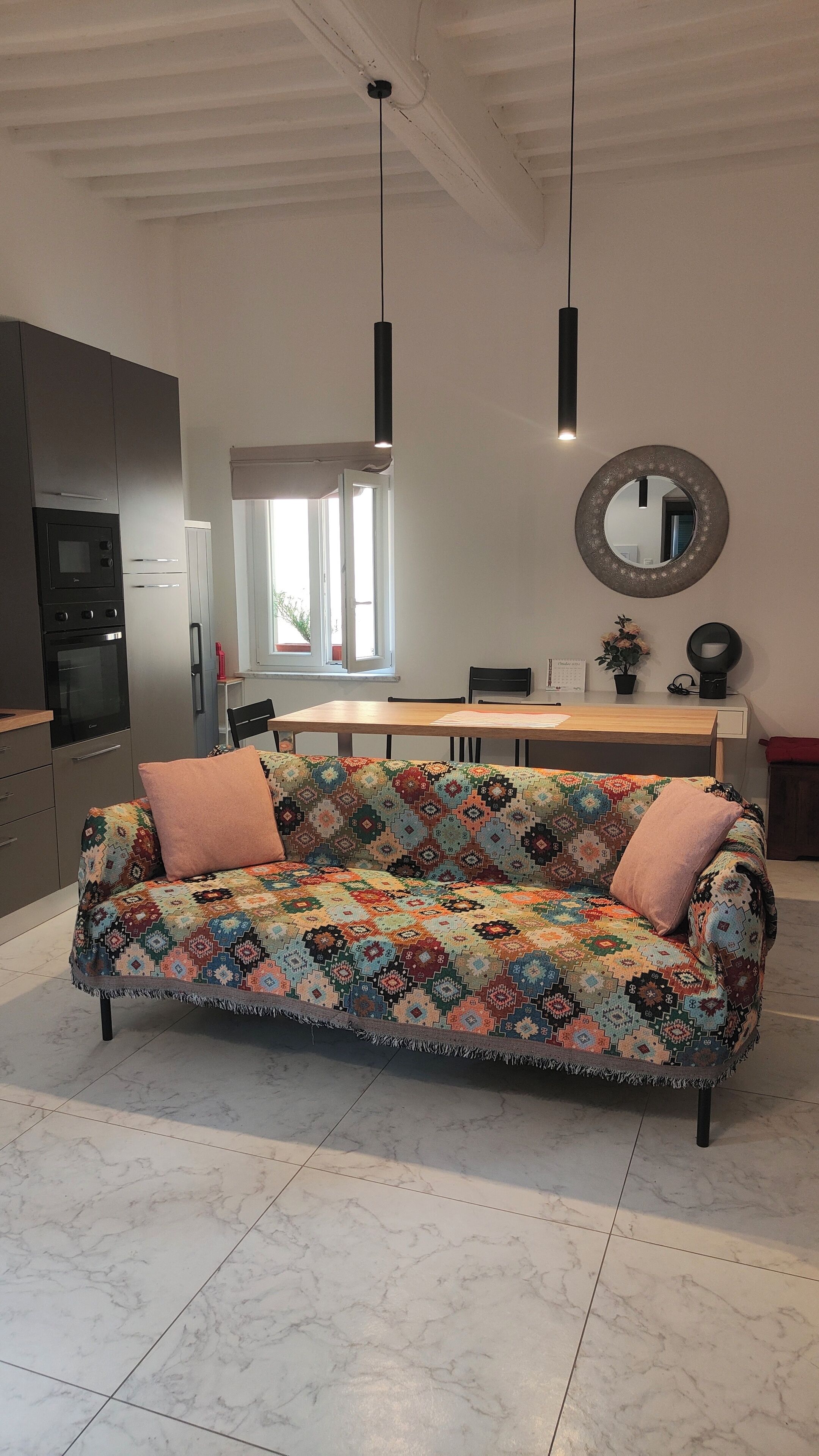 Appartement Supérieur, balcon, vue cour intérieure | Coin séjour